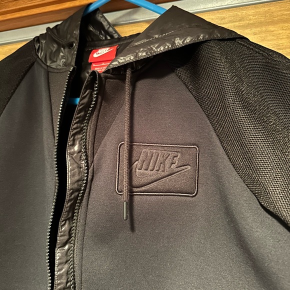 NIKE | Never Worn Women’s Mixed Material Jacket - Picture 3 of 8